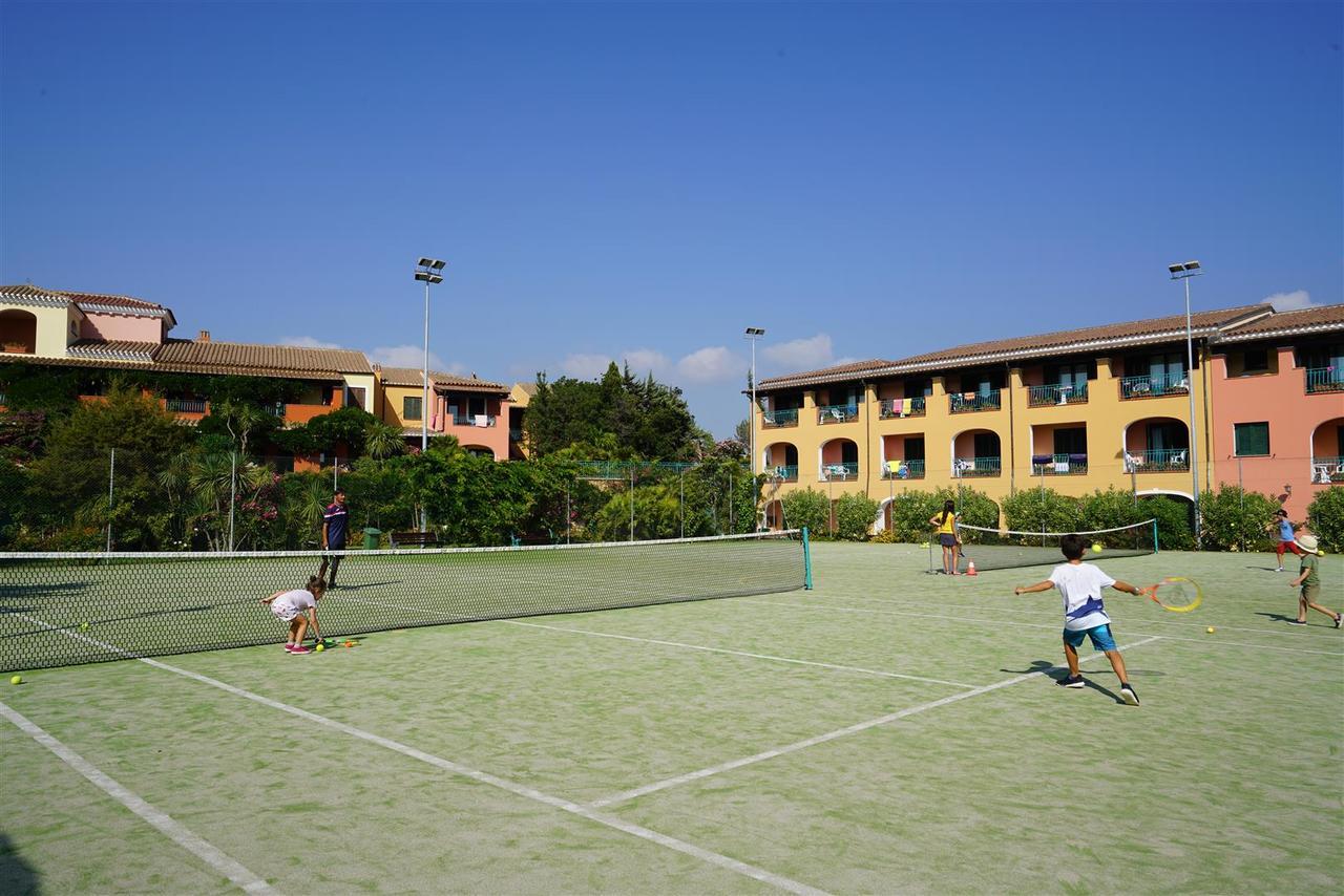אורוסיי Nicolaus Club Torre Moresca מראה חיצוני תמונה